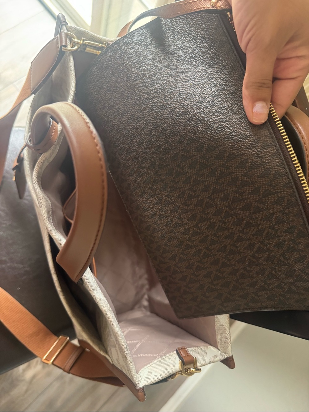 Michael Kors Gigi Large Tote Bag Beige and Brown caryall with Adjustable Strap - Picture 5 of 16